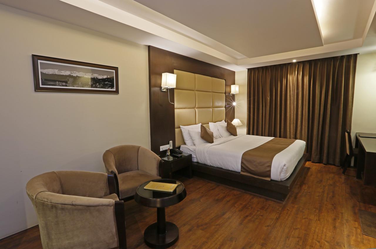 Clarks Inn Srinagar Exterior foto